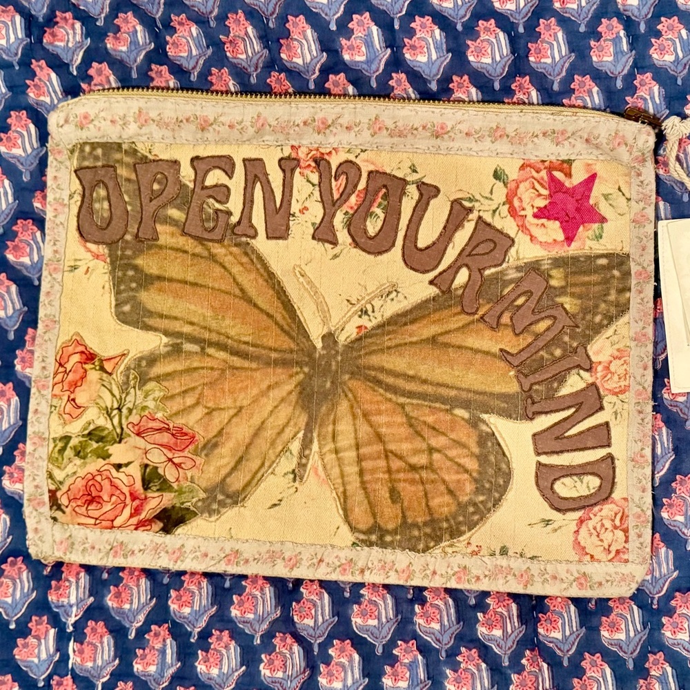 RARE and limited release Magnolia Pearl Open Your Mind Zipper Bag #035 NWT - Picture 2 of 5